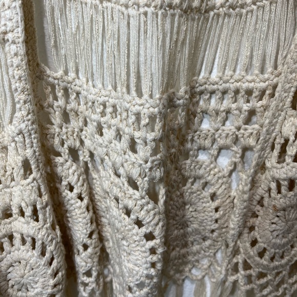 KENDALL AND KYLIE IVORY CROCHET BOHO FRINGED SLEEVELESS VEST - Picture 12 of 12